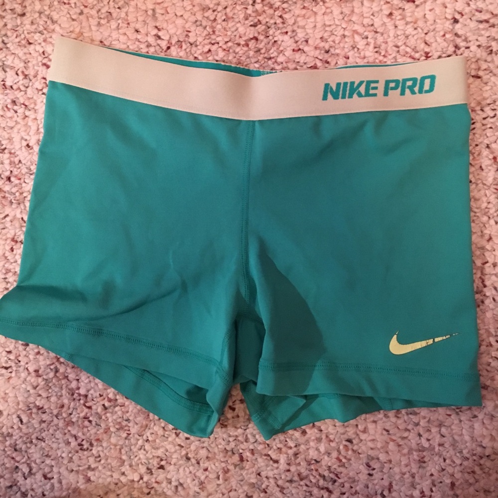 Women’s Nike Compression shorts Size M